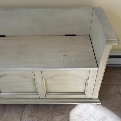 LOT 95: Farmhouse Chic Storage Bench