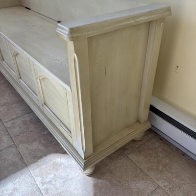 LOT 95: Farmhouse Chic Storage Bench