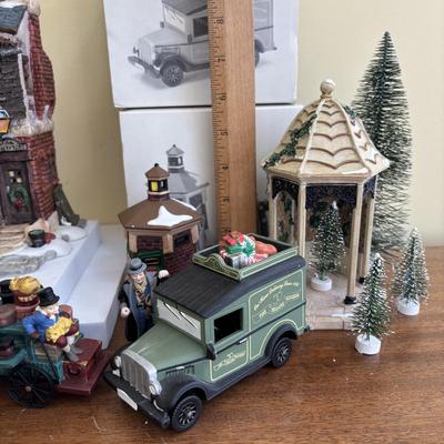 LOT 98: Dept 56 Accessories, Charles Dickens Series Childe Ponde, Cratchit's Corner