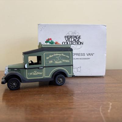 LOT 98: Dept 56 Accessories, Charles Dickens Series Childe Ponde, Cratchit's Corner