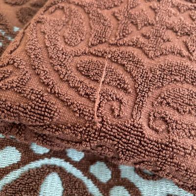 LOT 101: Bath Time Home Decor & More: Elephant Figures, Wall Art, Square Metal Storage Bin, Thirty-One Mini Caddy