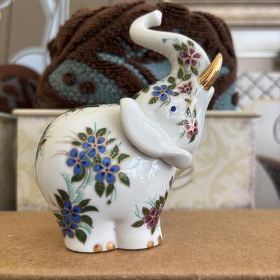 LOT 101: Bath Time Home Decor & More: Elephant Figures, Wall Art, Square Metal Storage Bin, Thirty-One Mini Caddy