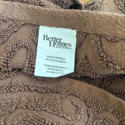 LOT 101: Bath Time Home Decor & More: Elephant Figures, Wall Art, Square Metal Storage Bin, Thirty-One Mini Caddy