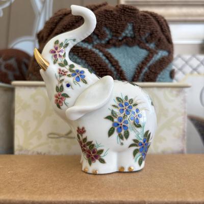 LOT 101: Bath Time Home Decor & More: Elephant Figures, Wall Art, Square Metal Storage Bin, Thirty-One Mini Caddy