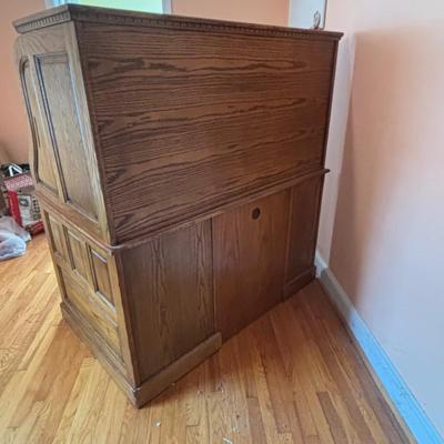 LOT 103: Rolltop Style Computer Desk w/Key