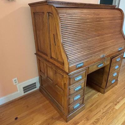 LOT 103: Rolltop Style Computer Desk w/Key