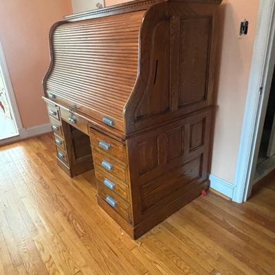 LOT 103: Rolltop Style Computer Desk w/Key