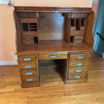LOT 103: Rolltop Style Computer Desk w/Key