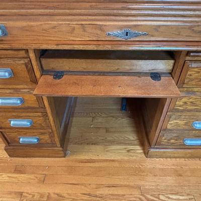 LOT 103: Rolltop Style Computer Desk w/Key