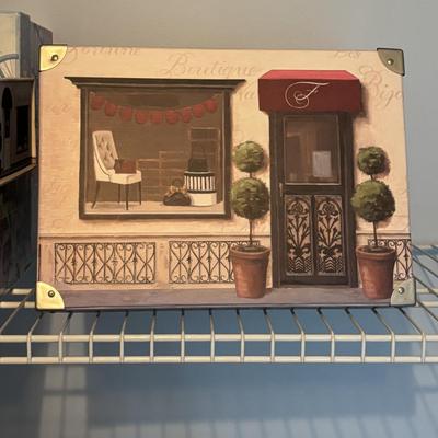 LOT 105: Home Decor Storage Boxes in Various Sizes & Shapes, DSW Foldable Trunk Organizer & More