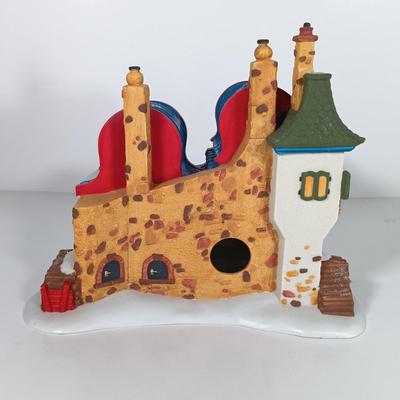LOT 112: Department 56 Christmas Bread Bakers, Boarding School, Spider Box Locks & Hedgerow Garden Cottage