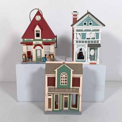 LOT 114: Department 56, David Winter and Hallmark House Ornaments