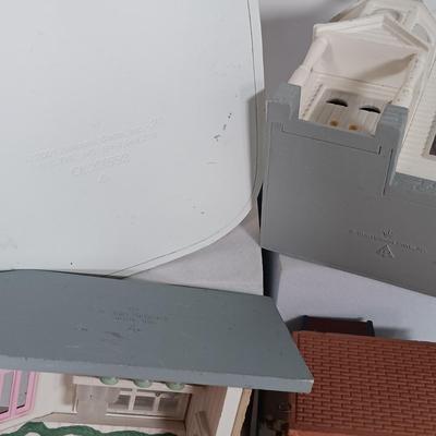 LOT 114: Department 56, David Winter and Hallmark House Ornaments