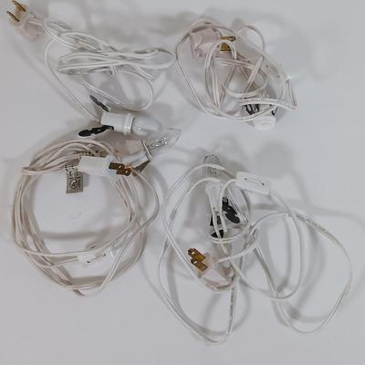 LOT 115: Department 56 Crooked Fence Cottage, Harper's Farm and Elf Bunk House with Dickens Keepsake Inn