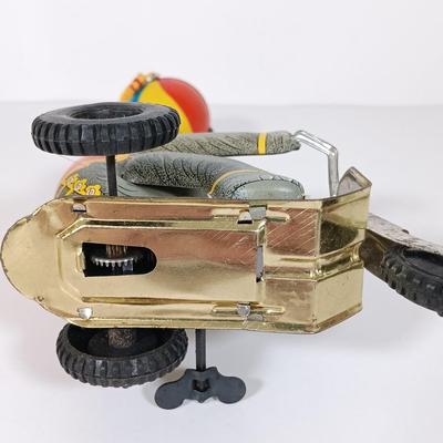 LOT 116: Elephant Themed Ornaments and Home Decor