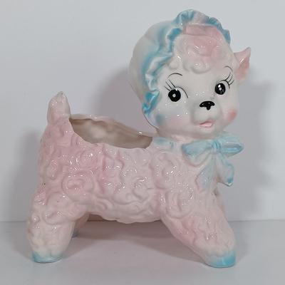 LOT 117: Fitz and Floyd Fauna and Flora Plate, Arabia Finland Floral Plates, Pendelfin Stonecraft & More