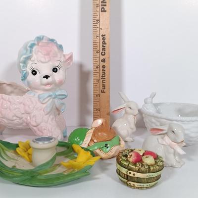 LOT 117: Fitz and Floyd Fauna and Flora Plate, Arabia Finland Floral Plates, Pendelfin Stonecraft & More