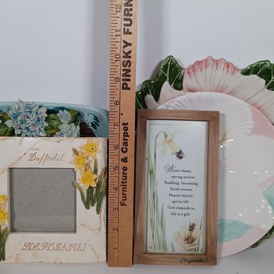 LOT 117: Fitz and Floyd Fauna and Flora Plate, Arabia Finland Floral Plates, Pendelfin Stonecraft & More