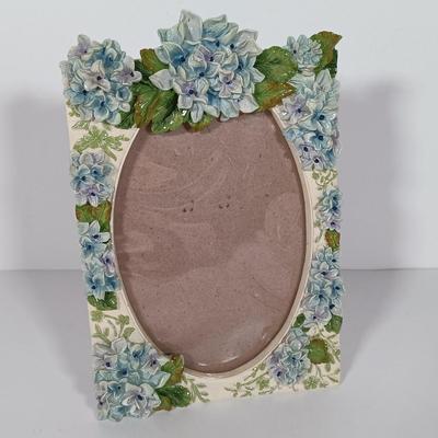 LOT 117: Fitz and Floyd Fauna and Flora Plate, Arabia Finland Floral Plates, Pendelfin Stonecraft & More