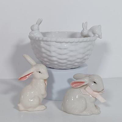 LOT 117: Fitz and Floyd Fauna and Flora Plate, Arabia Finland Floral Plates, Pendelfin Stonecraft & More