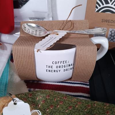 LOT 120: Collection of New / Old Stock Kitchen and Home Decor