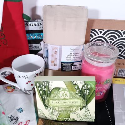 LOT 120: Collection of New / Old Stock Kitchen and Home Decor