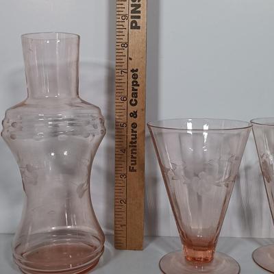 LOT 123: Pink Depression Glass Plates, Pitcher, Glasses & Handled Serving Dish