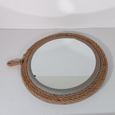 LOT 124: Nautical Themed Decor