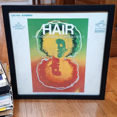 LOT 129: Tune Tote Case with 45s and a Collection of Vintage Records