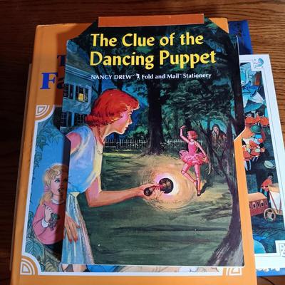 LOT 130: Vintage Enid Blyton with Hard-Boiled Detectives Anthology and Nancy Drew