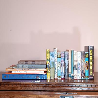 LOT 130: Vintage Enid Blyton with Hard-Boiled Detectives Anthology and Nancy Drew