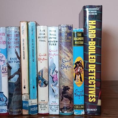 LOT 130: Vintage Enid Blyton with Hard-Boiled Detectives Anthology and Nancy Drew