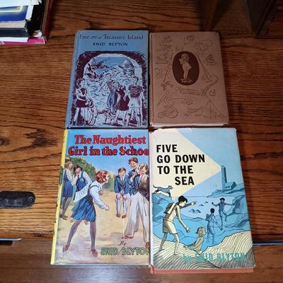 LOT 130: Vintage Enid Blyton with Hard-Boiled Detectives Anthology and Nancy Drew