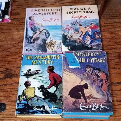 LOT 130: Vintage Enid Blyton with Hard-Boiled Detectives Anthology and Nancy Drew