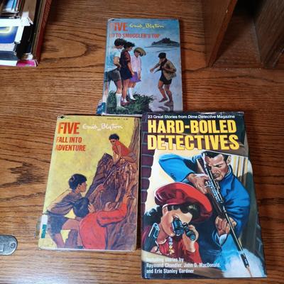 LOT 130: Vintage Enid Blyton with Hard-Boiled Detectives Anthology and Nancy Drew