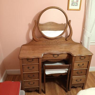 LOT 131: Vintage Oak Furniture Bedroom Set