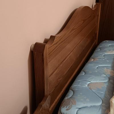 LOT 131: Vintage Oak Furniture Bedroom Set