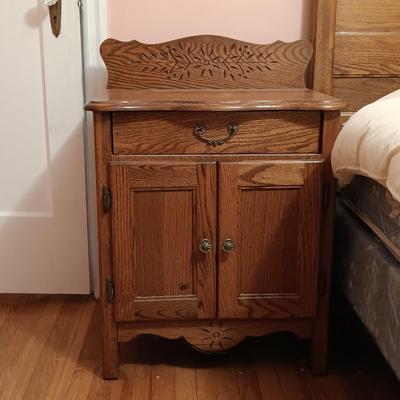 LOT 131: Vintage Oak Furniture Bedroom Set