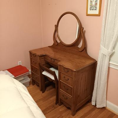 LOT 131: Vintage Oak Furniture Bedroom Set