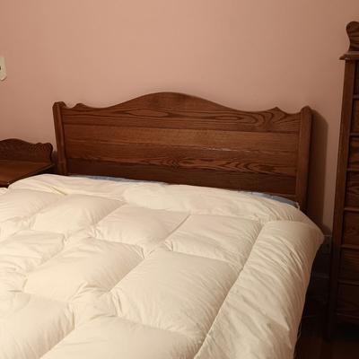 LOT 131: Vintage Oak Furniture Bedroom Set