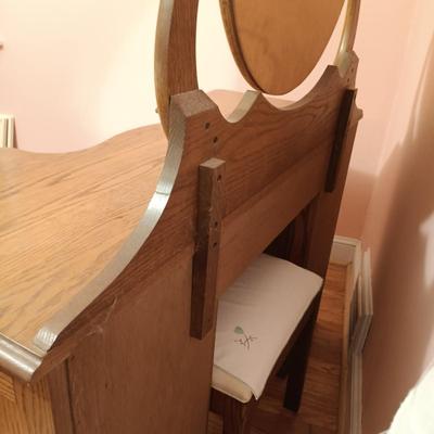 LOT 131: Vintage Oak Furniture Bedroom Set