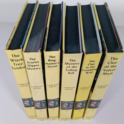LOT 132: Collection of Vintage Nancy Drew Hardback Books