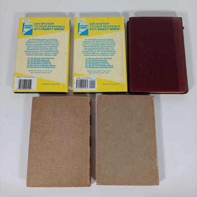 LOT 132: Collection of Vintage Nancy Drew Hardback Books