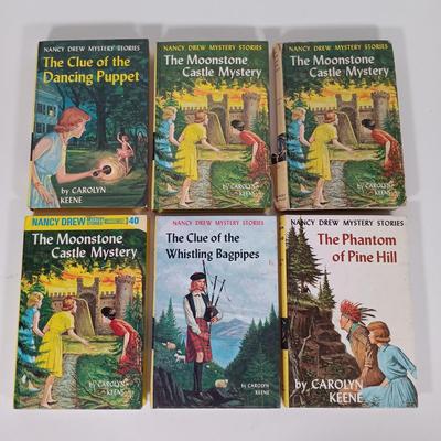LOT 132: Collection of Vintage Nancy Drew Hardback Books