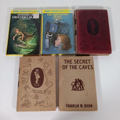 LOT 132: Collection of Vintage Nancy Drew Hardback Books