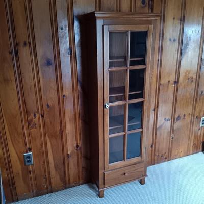 LOT 134: Display Cabinet