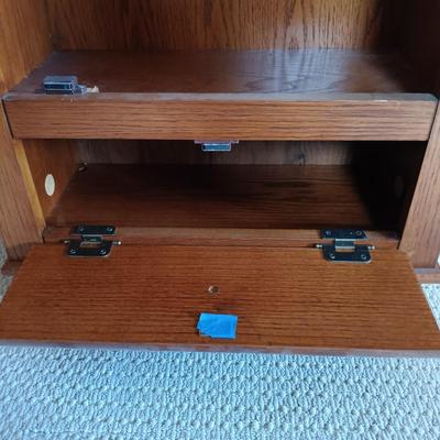 LOT 134: Display Cabinet