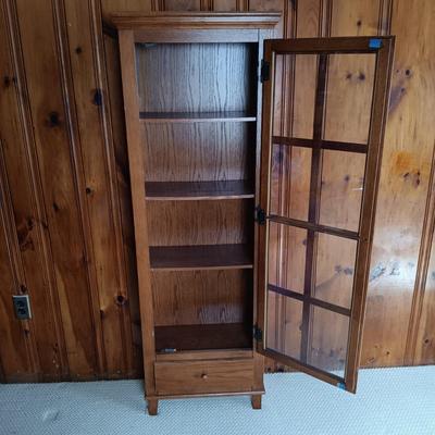 LOT 134: Display Cabinet