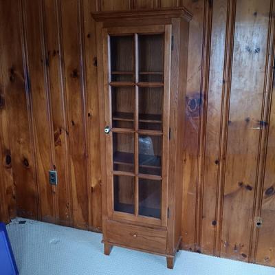 LOT 134: Display Cabinet