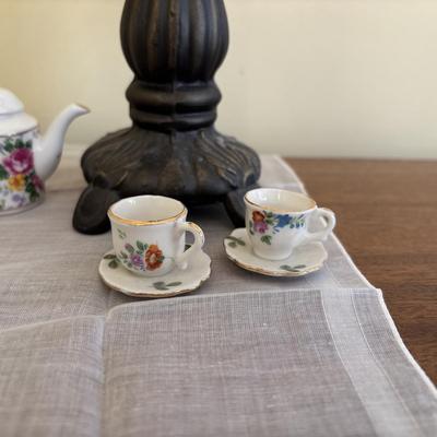 LOT 138: Victorian Style Table Lamp w/Glass & Beaded Shade, Miniature Teapot Collectibles